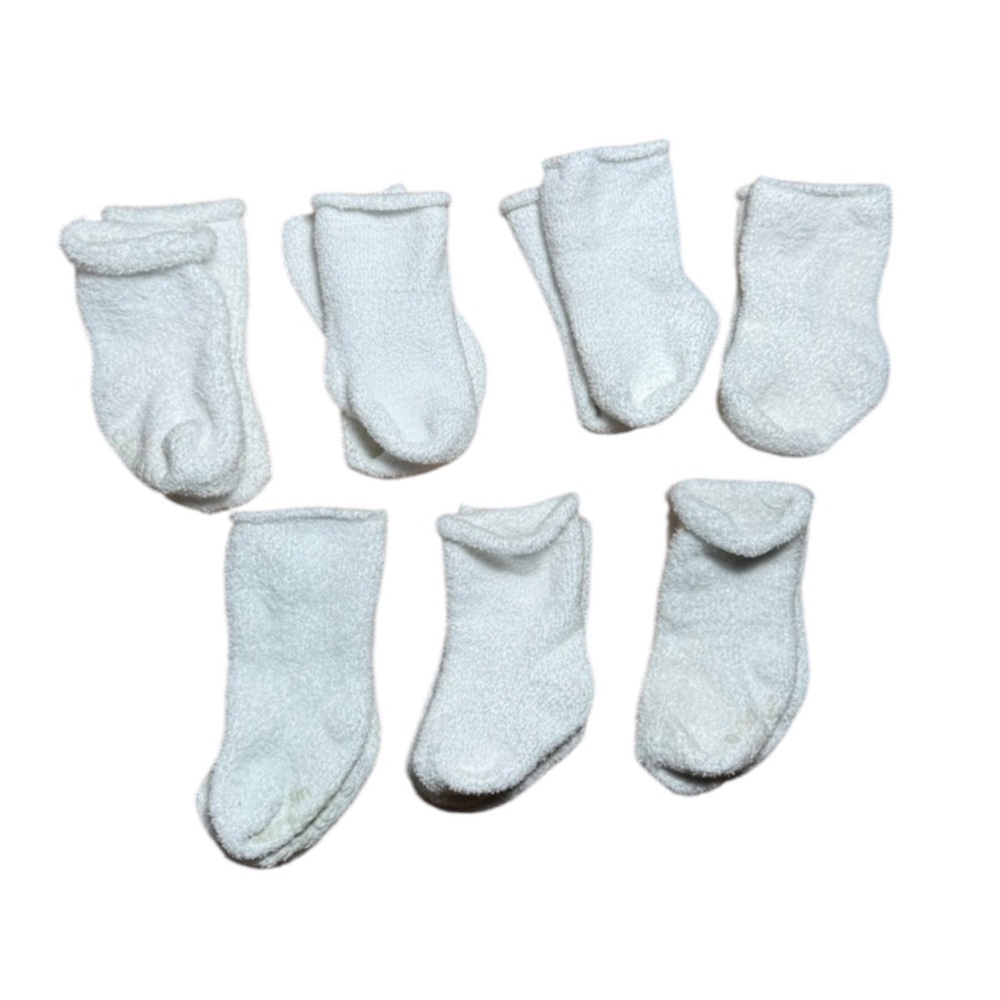7 pairs of white baby Carter’s 0-3 month‎ chenille socks EUC